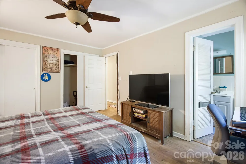 5675 Sweetbriar Road Pfafftown, NC 27040