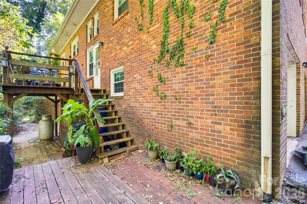 5675 Sweetbriar Road Pfafftown, NC 27040