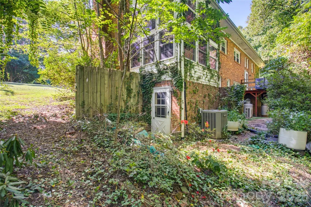 5675 Sweetbriar Road Pfafftown, NC 27040