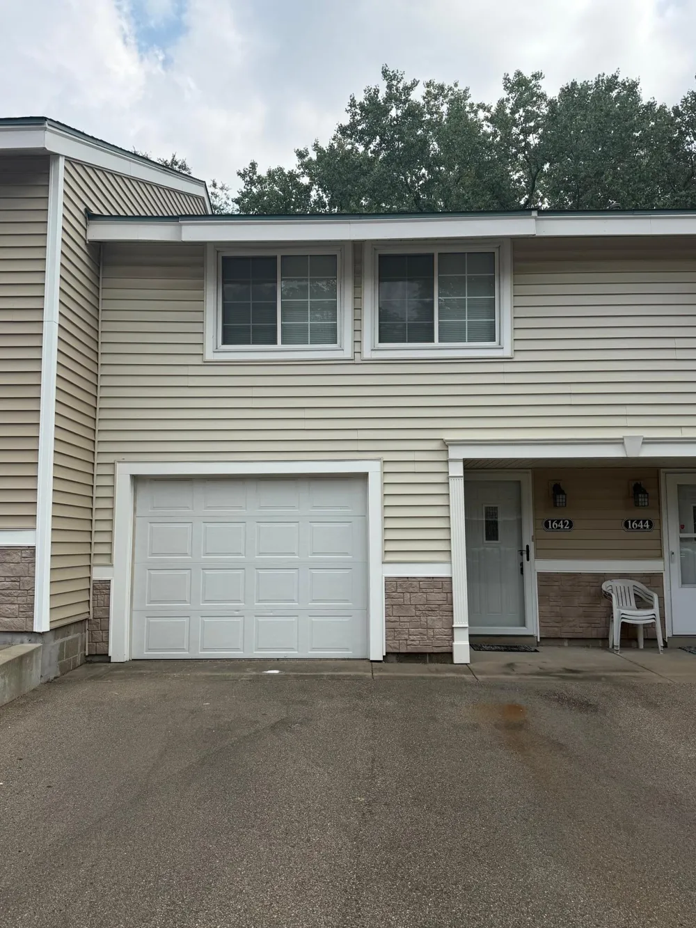 1642 River Bluff Court #105 Eagan, MN 55121