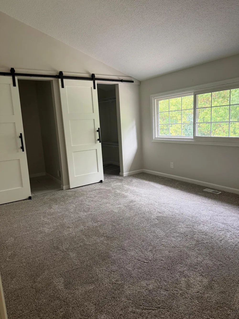1642 River Bluff Court #105 Eagan, MN 55121
