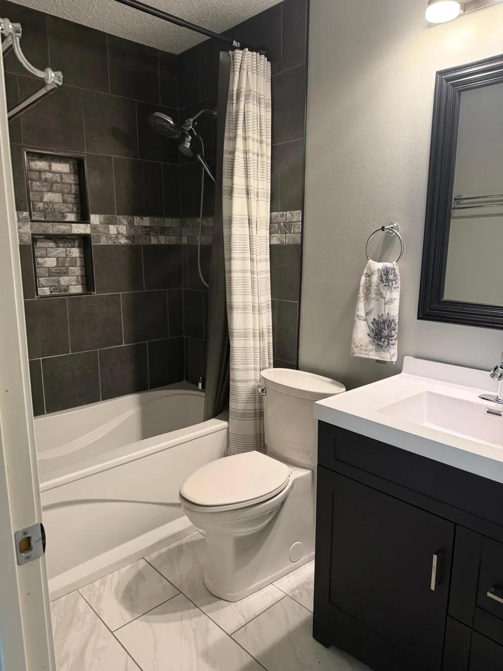 1642 River Bluff Court #105 Eagan, MN 55121