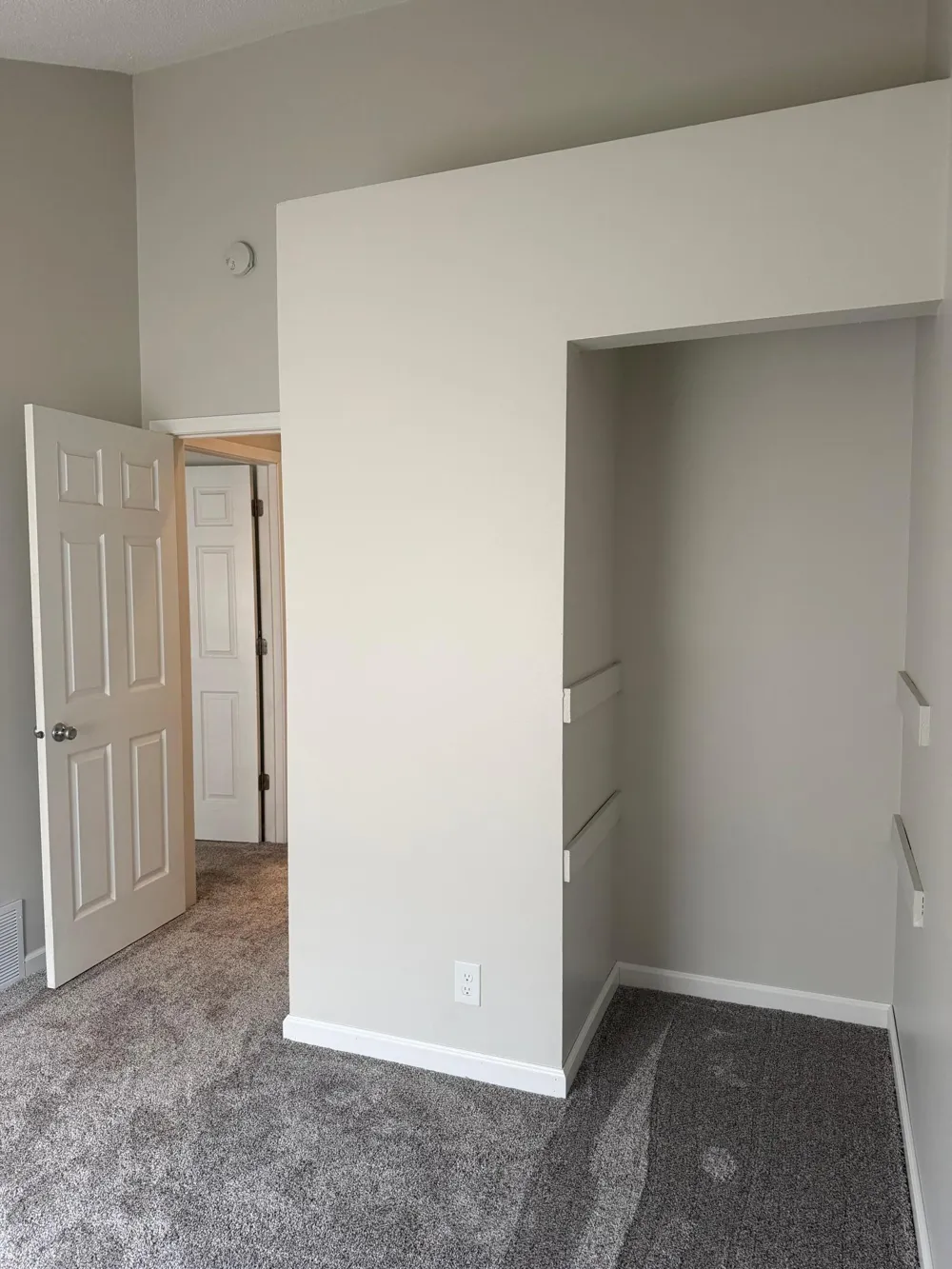 1642 River Bluff Court #105 Eagan, MN 55121