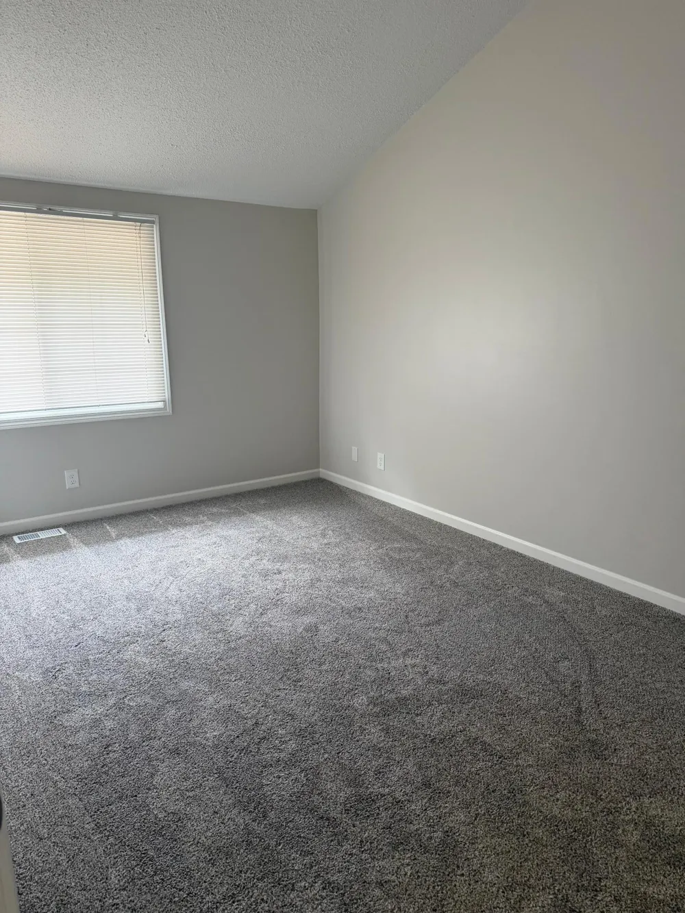 1642 River Bluff Court #105 Eagan, MN 55121