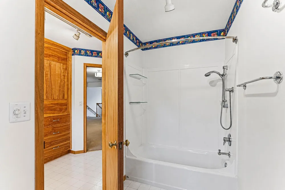 14 Mid Oaks Road Roseville, MN 55113