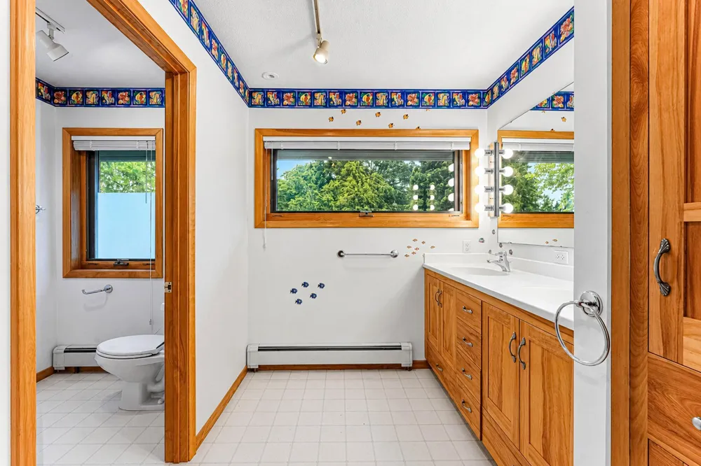14 Mid Oaks Road Roseville, MN 55113