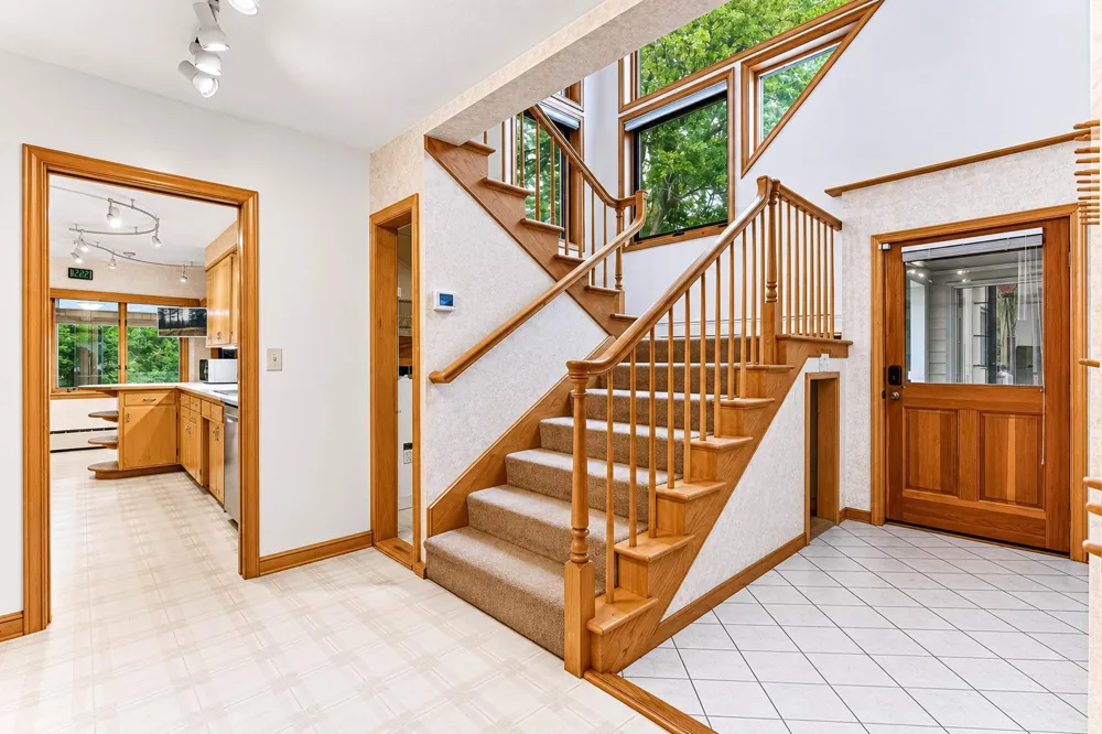 14 Mid Oaks Road Roseville, MN 55113