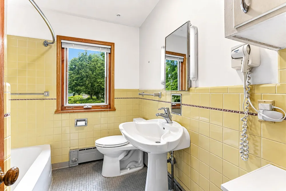 14 Mid Oaks Road Roseville, MN 55113