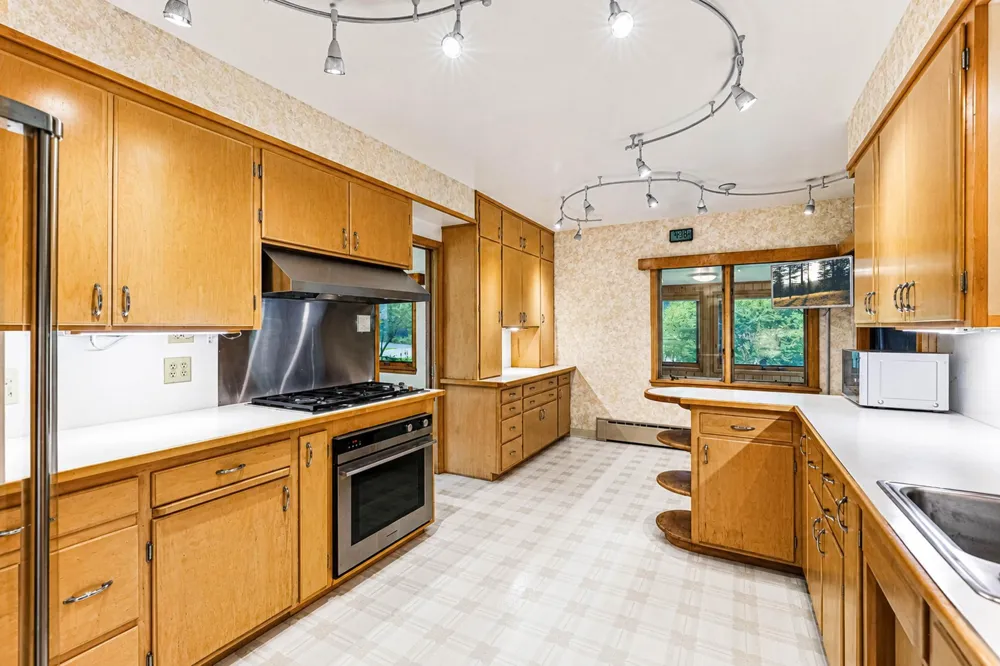 14 Mid Oaks Road Roseville, MN 55113