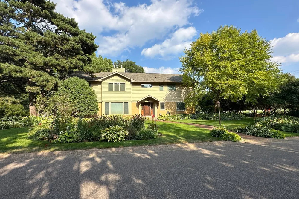 14 Mid Oaks Road Roseville, MN 55113