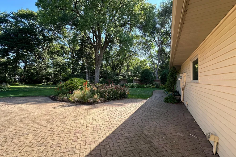 14 Mid Oaks Road Roseville, MN 55113