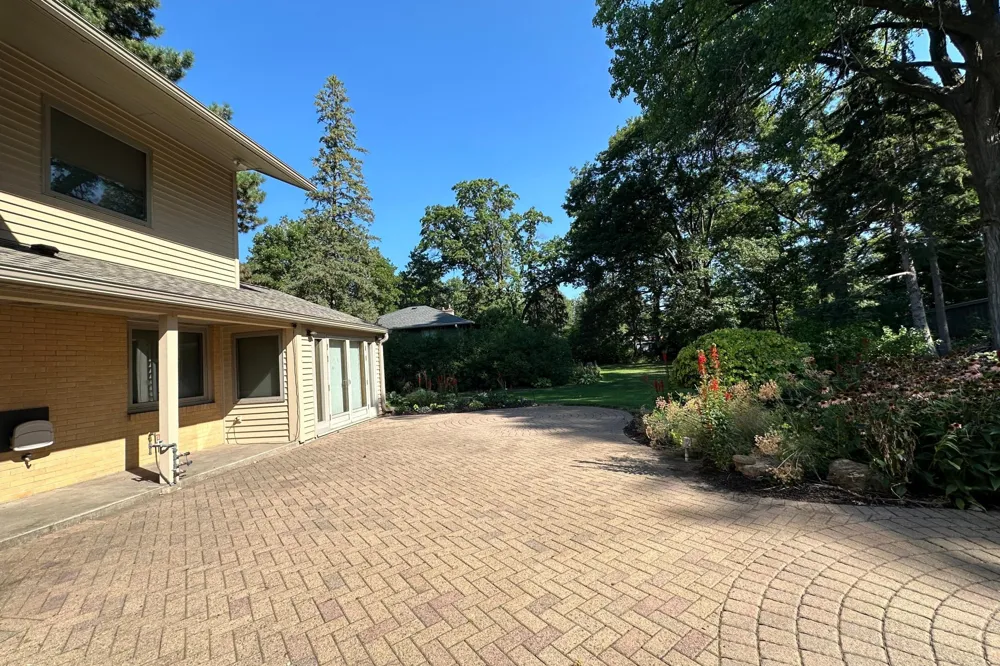 14 Mid Oaks Road Roseville, MN 55113