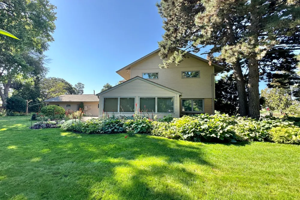 14 Mid Oaks Road Roseville, MN 55113