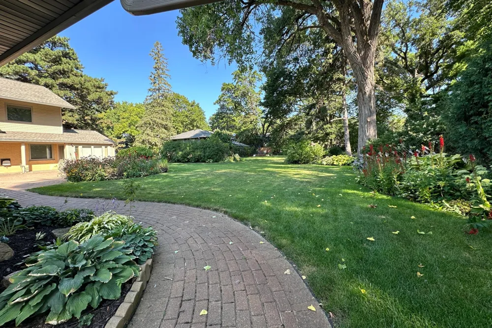 14 Mid Oaks Road Roseville, MN 55113