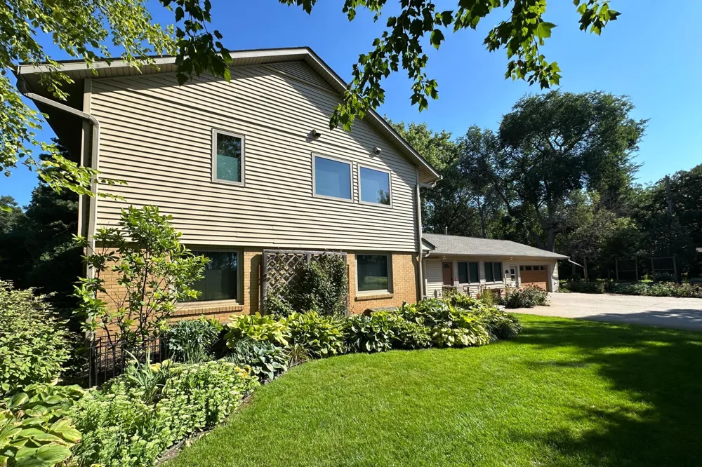14 Mid Oaks Road Roseville, MN 55113