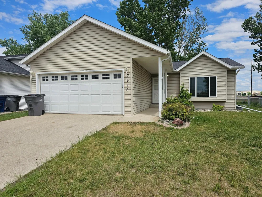 3616 Village Green Lane Moorhead, MN 56560