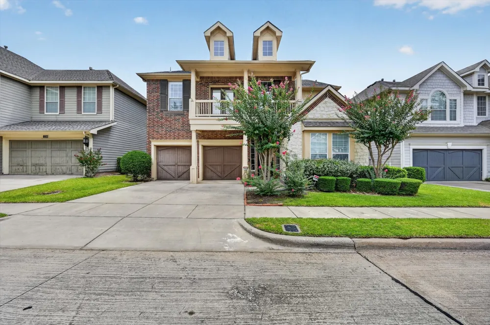 2208 Grizzly Run Lane Euless, TX 76039