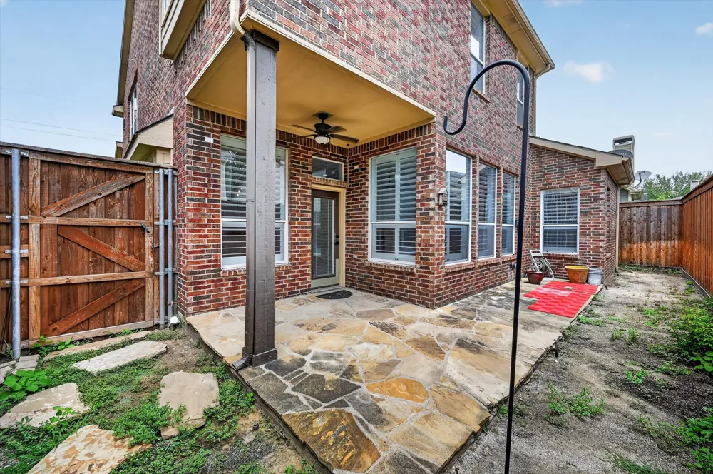 2208 Grizzly Run Lane Euless, TX 76039