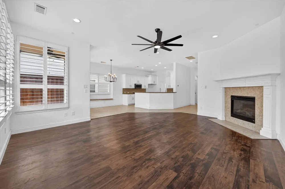2208 Grizzly Run Lane Euless, TX 76039