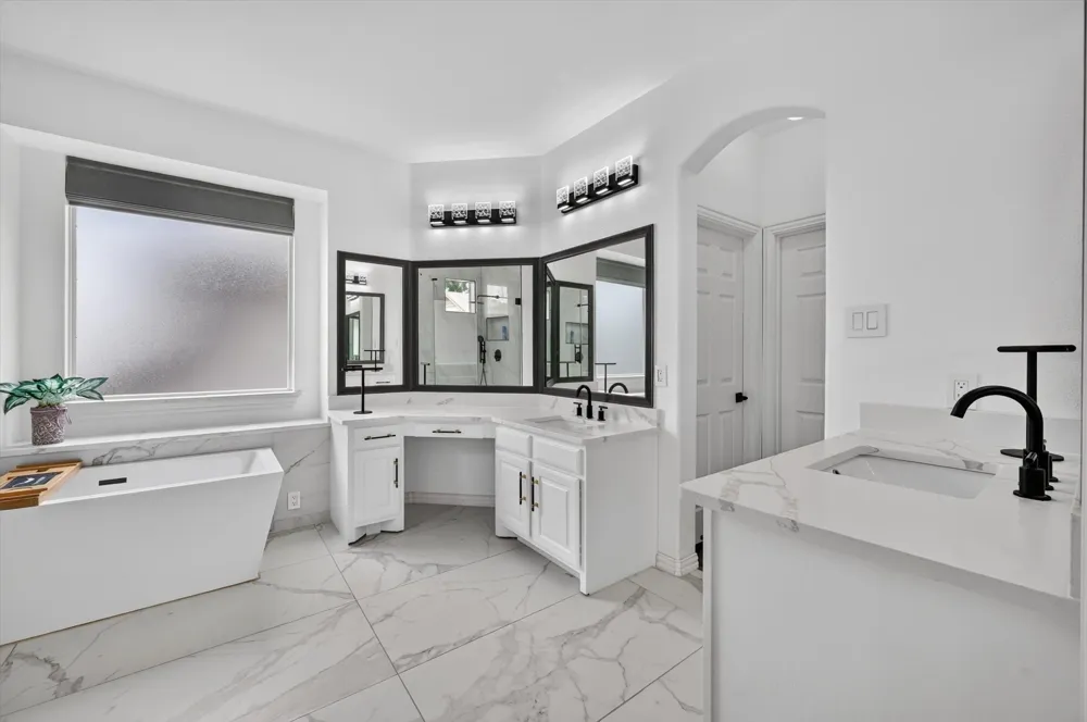 2208 Grizzly Run Lane Euless, TX 76039
