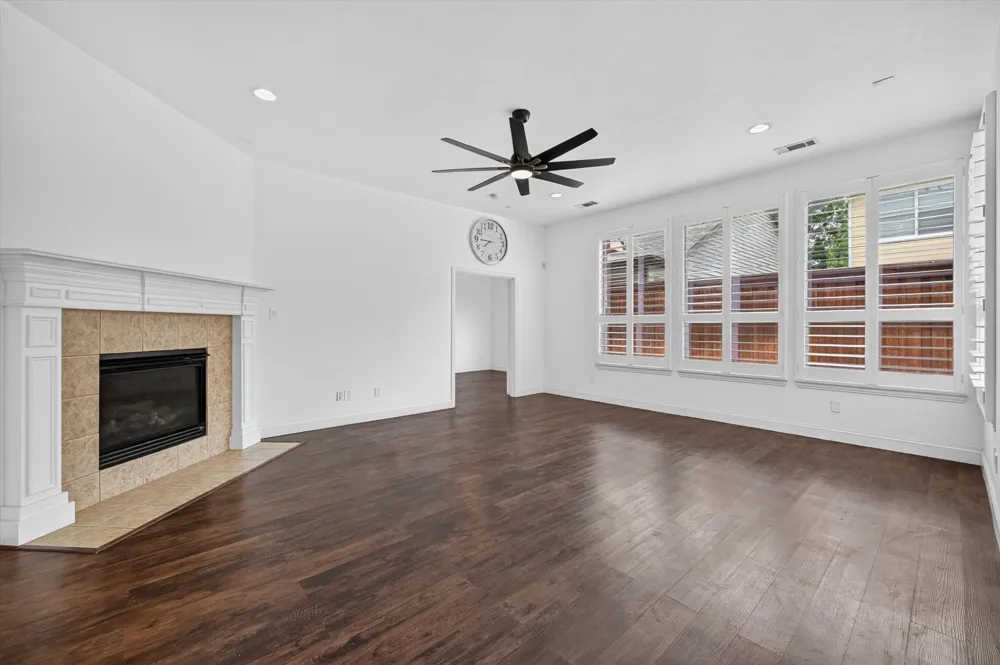 2208 Grizzly Run Lane Euless, TX 76039