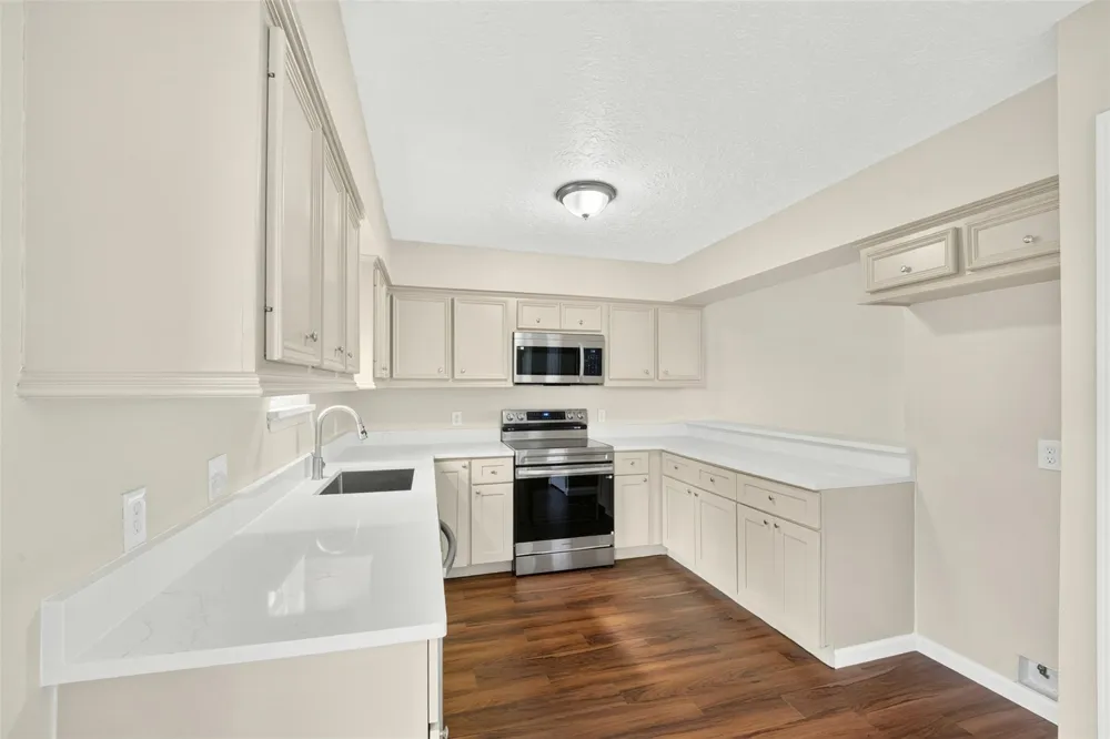 8702 Parkway Forest Drive Houston, TX 77044