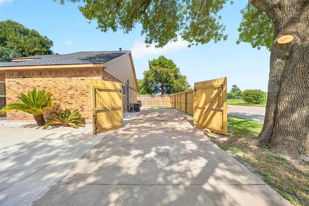 8702 Parkway Forest Drive Houston, TX 77044