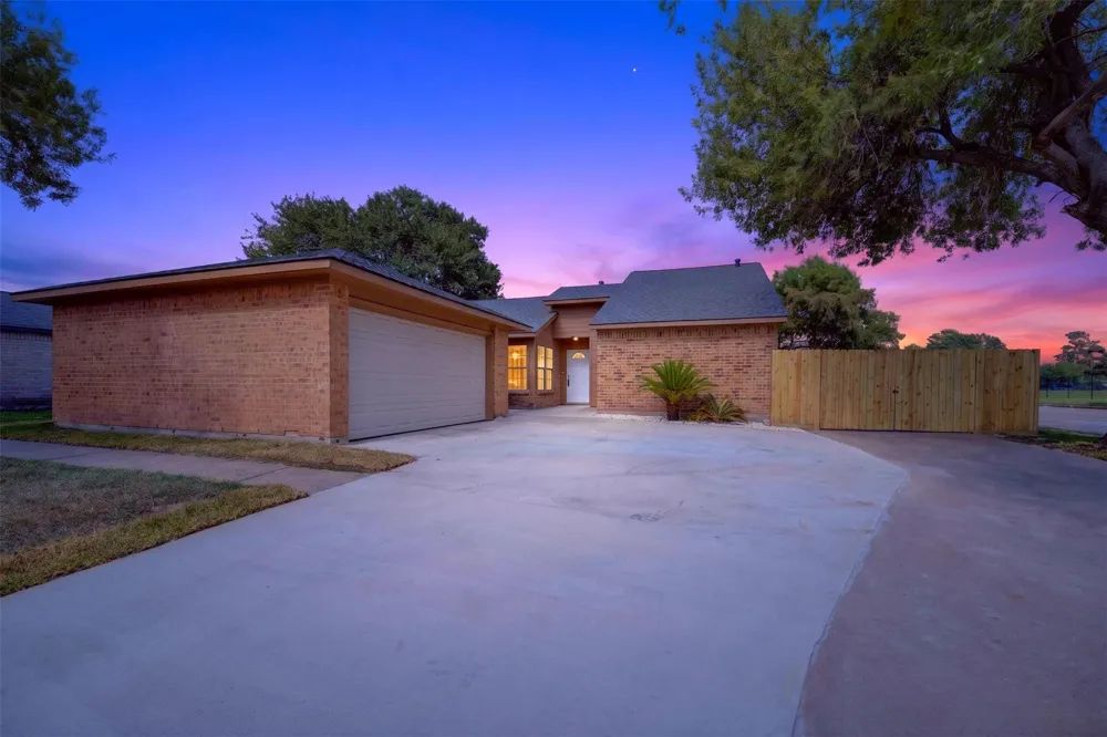 8702 Parkway Forest Drive Houston, TX 77044