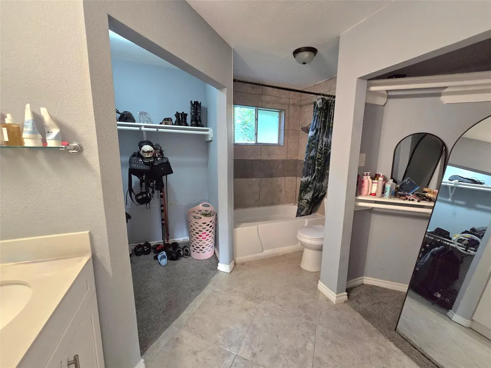 5205 Winding Brook Drive Dickinson, TX 77539