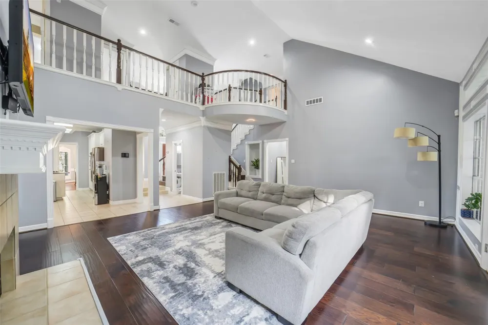 402 Lakeside Boulevard Sugar Land, TX 77478