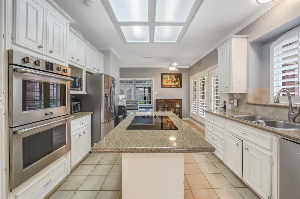 402 Lakeside Boulevard Sugar Land, TX 77478