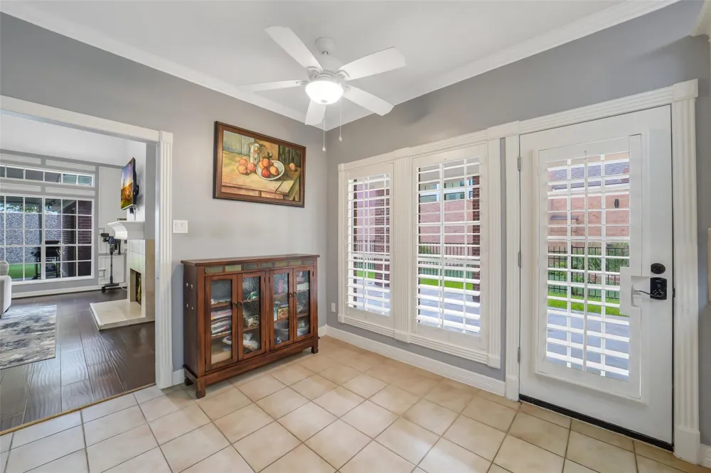 402 Lakeside Boulevard Sugar Land, TX 77478