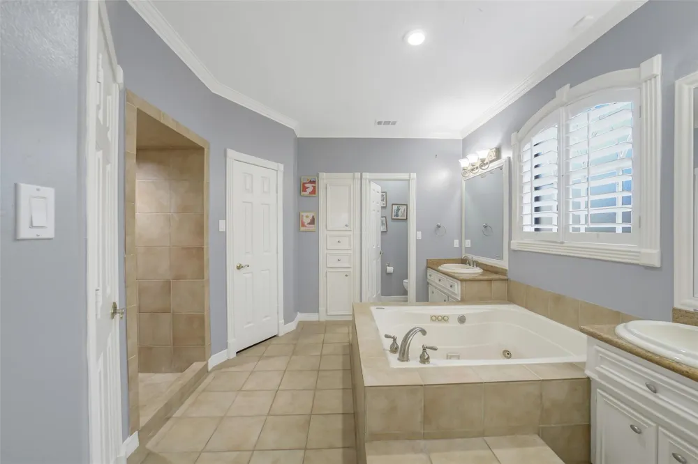 402 Lakeside Boulevard Sugar Land, TX 77478
