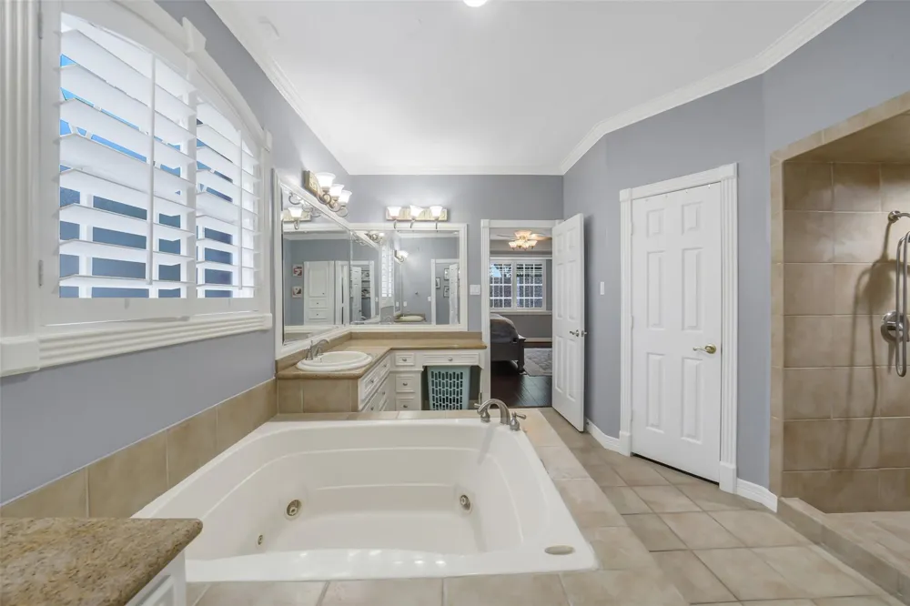 402 Lakeside Boulevard Sugar Land, TX 77478
