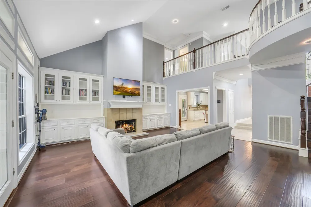 402 Lakeside Boulevard Sugar Land, TX 77478