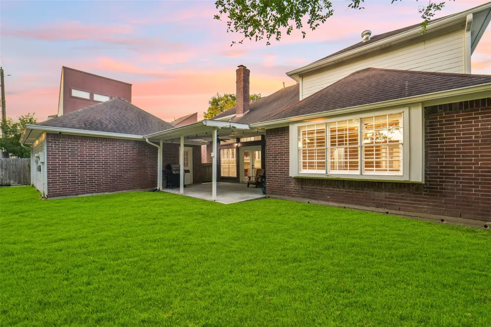 402 Lakeside Boulevard Sugar Land, TX 77478