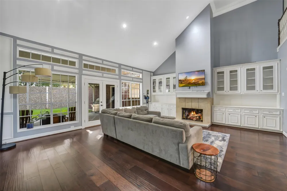 402 Lakeside Boulevard Sugar Land, TX 77478