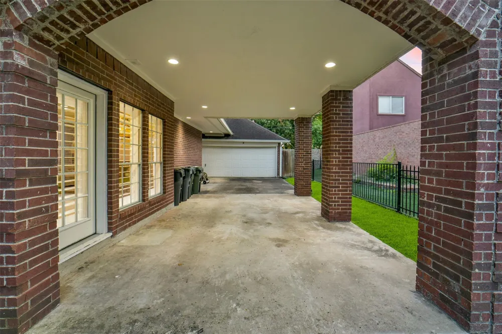 402 Lakeside Boulevard Sugar Land, TX 77478