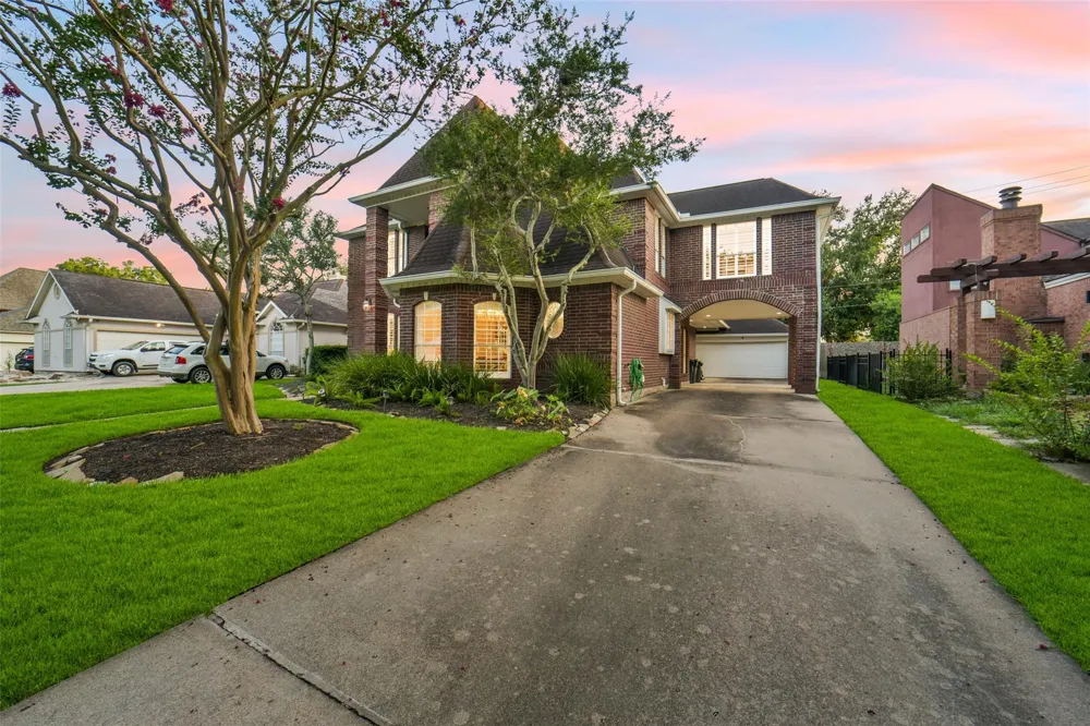402 Lakeside Boulevard Sugar Land, TX 77478