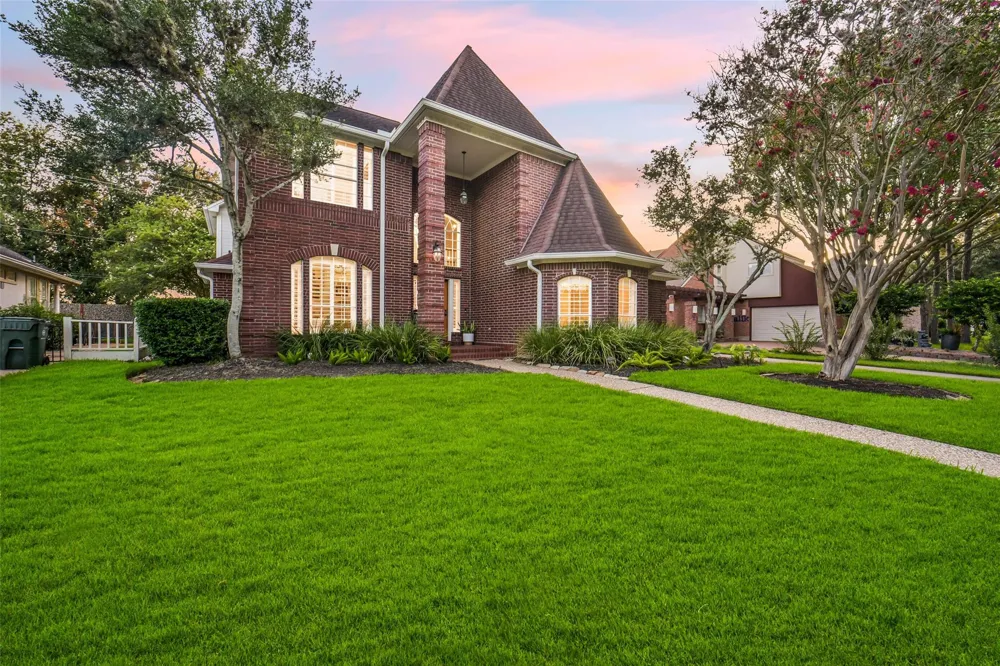 402 Lakeside Boulevard Sugar Land, TX 77478