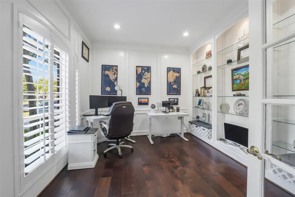 402 Lakeside Boulevard Sugar Land, TX 77478
