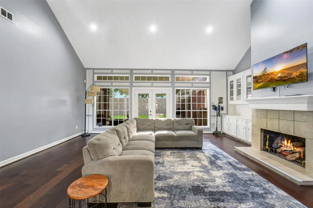 402 Lakeside Boulevard Sugar Land, TX 77478