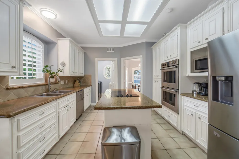 402 Lakeside Boulevard Sugar Land, TX 77478
