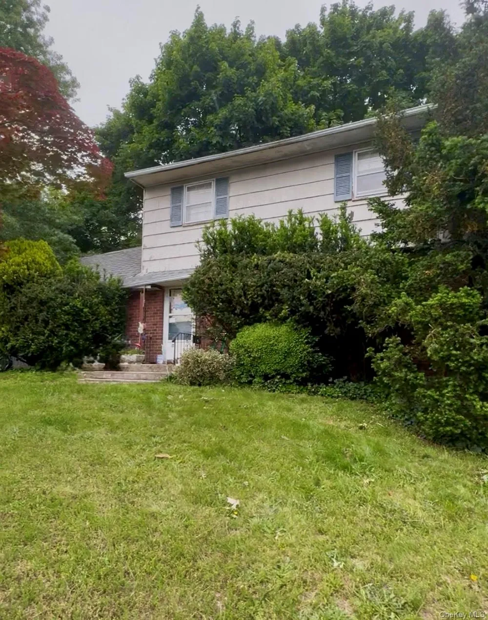 6 E Park Court Old Bethpage, NY 11804