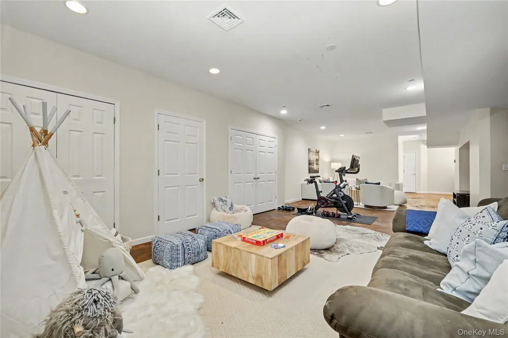 11 Faith Lane Ardsley, NY 10502