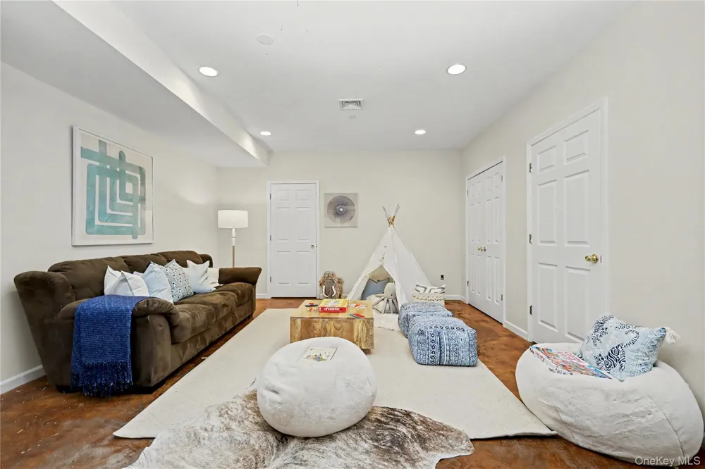 11 Faith Lane Ardsley, NY 10502
