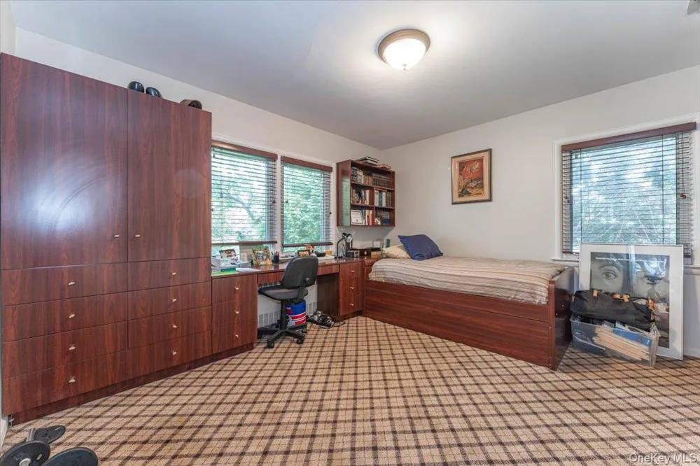 616 Woodmere Boulevard Woodmere, NY 11598