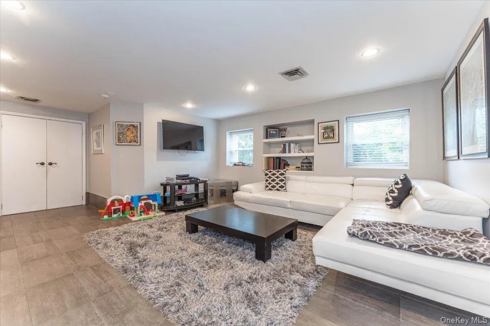616 Woodmere Boulevard Woodmere, NY 11598