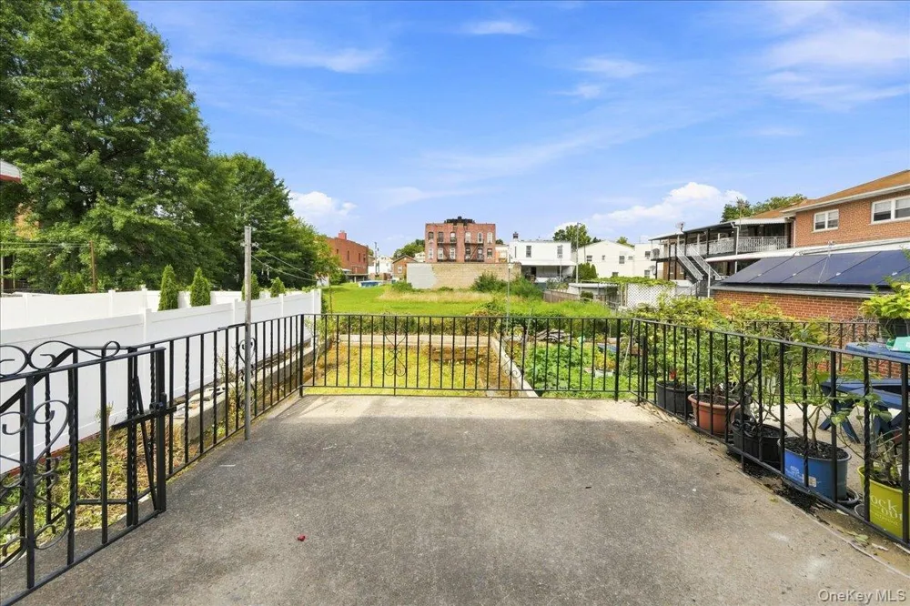 1463 Pelham Parkway Bronx, NY 10469