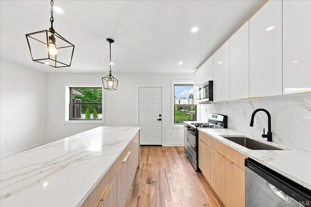 1463 Pelham Parkway Bronx, NY 10469